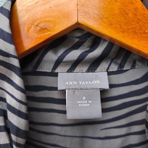 y2k Ann Taylor Stretch Silk Ruffle Zebra Sleeveless Blouse sz 0 Black Gray - Picture 5 of 9